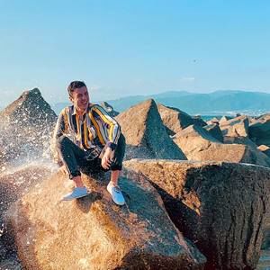 Meet your Posher, Logan